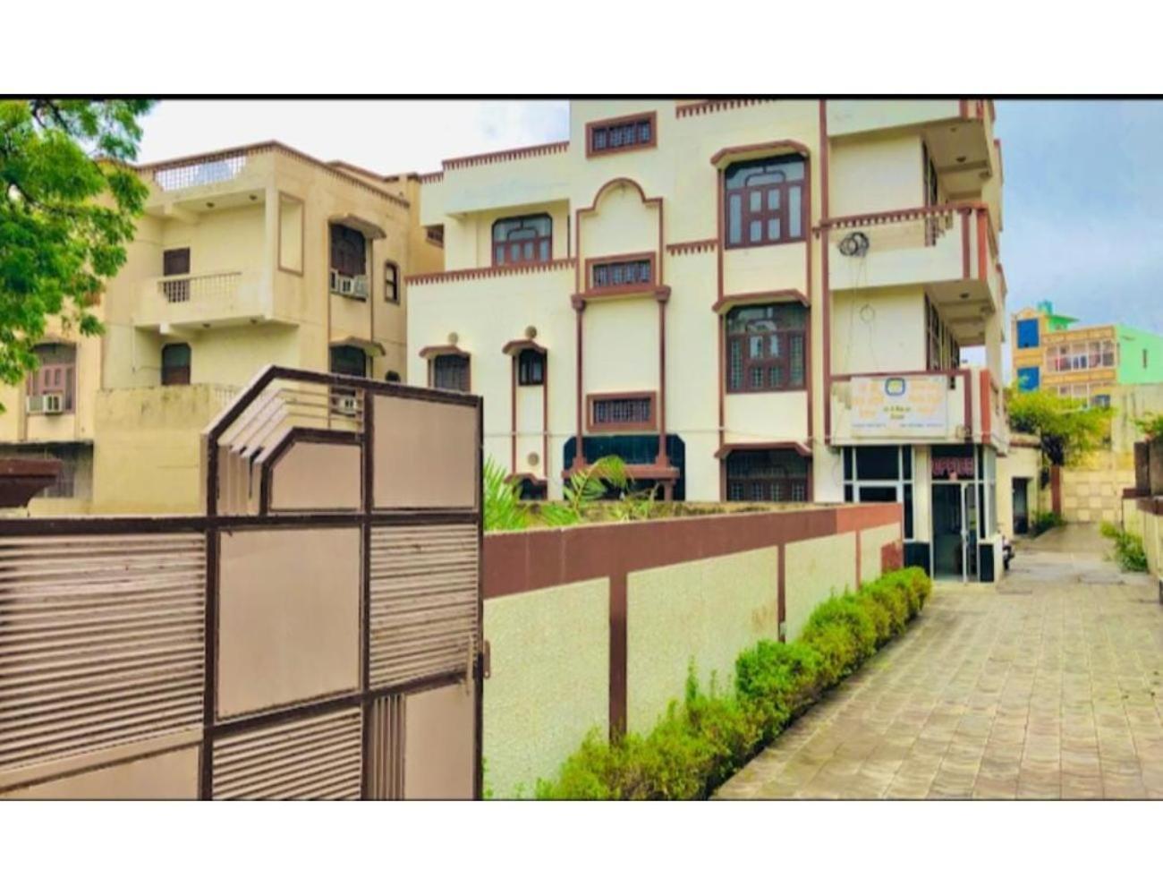Shri Shri Radha Shyam Palace, Vrindavan