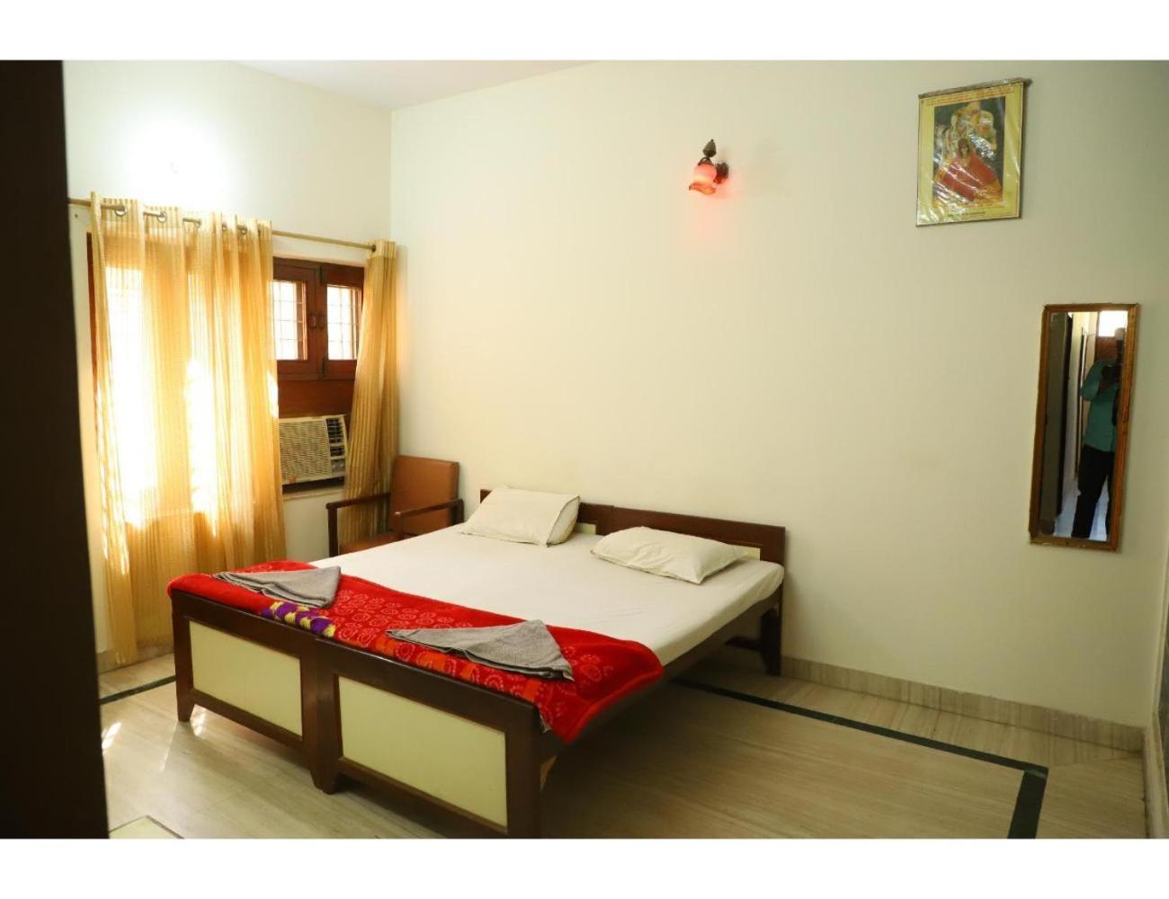 Shri Shri Radha Shyam Palace,