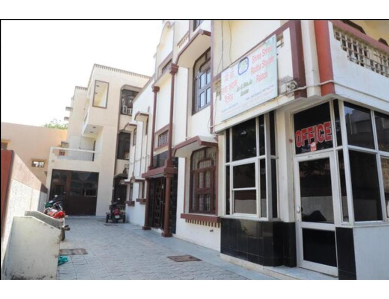 Shri Shri Radha Shyam Palace, Vrindavan